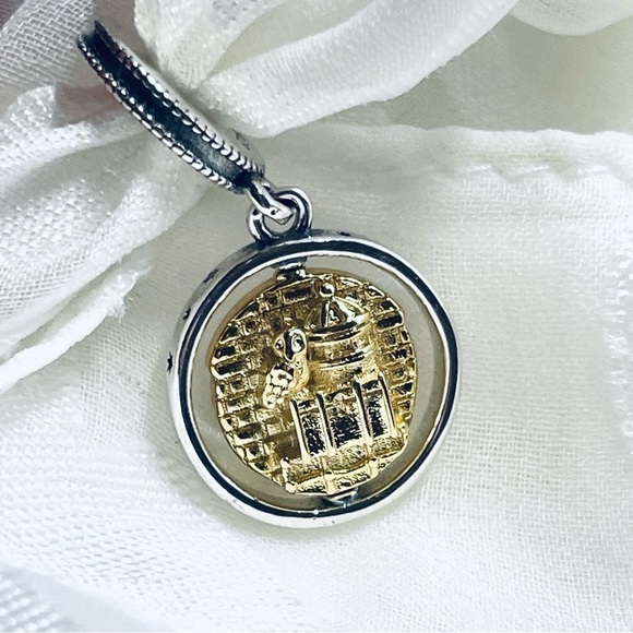 ⚡ NWOT Platform 9 3/4 & Hedwig Spinning Charm – Harry Potter ✨ - Picture 6 of 12